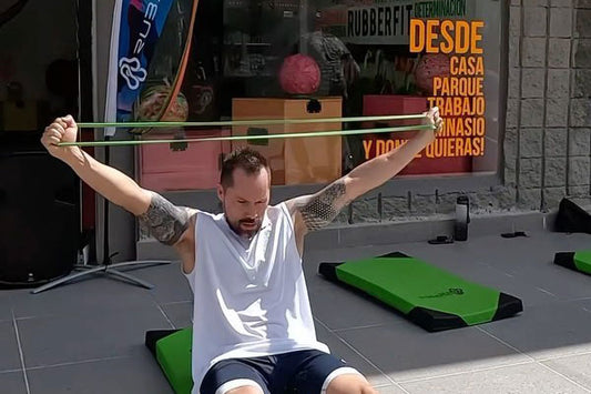 Ejercicios de espalda con bandas elásticas Rubberfit